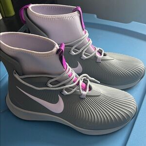 Nike Women's Gray and Purple High-Top Sneaker boots